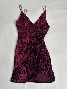 Forever 21 burgundy crushed velvet mini dress M babydoll bodycon burnt Coquette